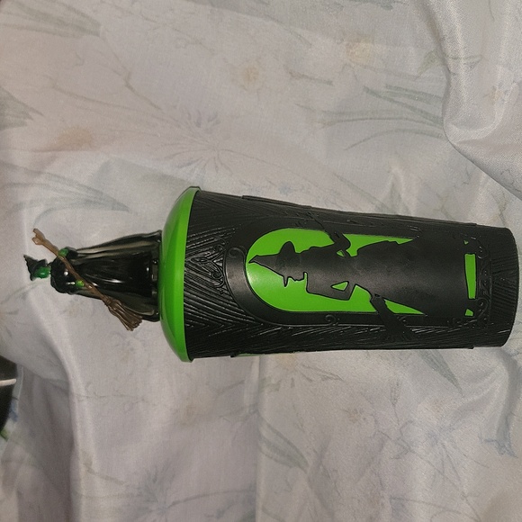 Wicked - Picture 6 of 8